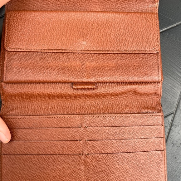 Louis Vuitton International Wallet - Picture 6 of 8